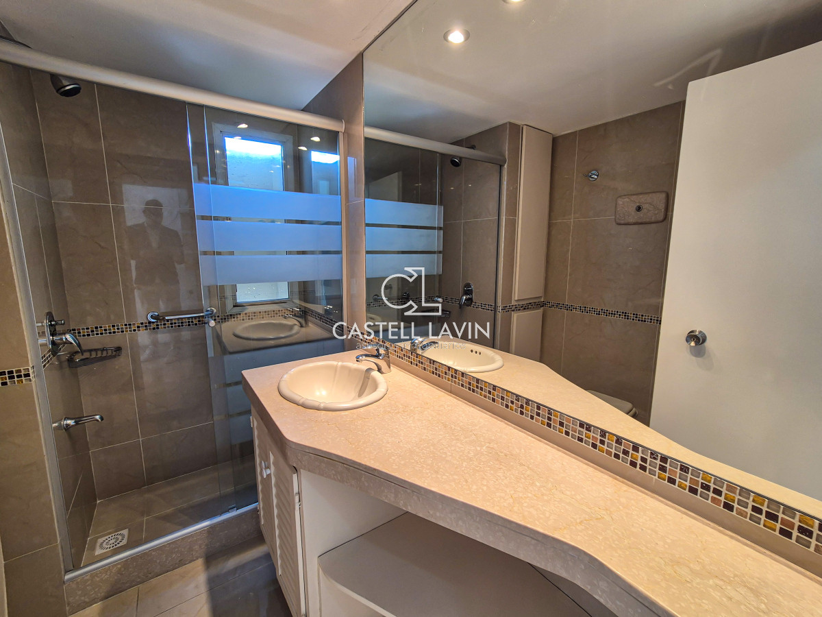Apartamento ID.737 - Venta Apartamento 4 Dormitorios con Vista al Mar Parquemar Center Playa Brava Punta del Este