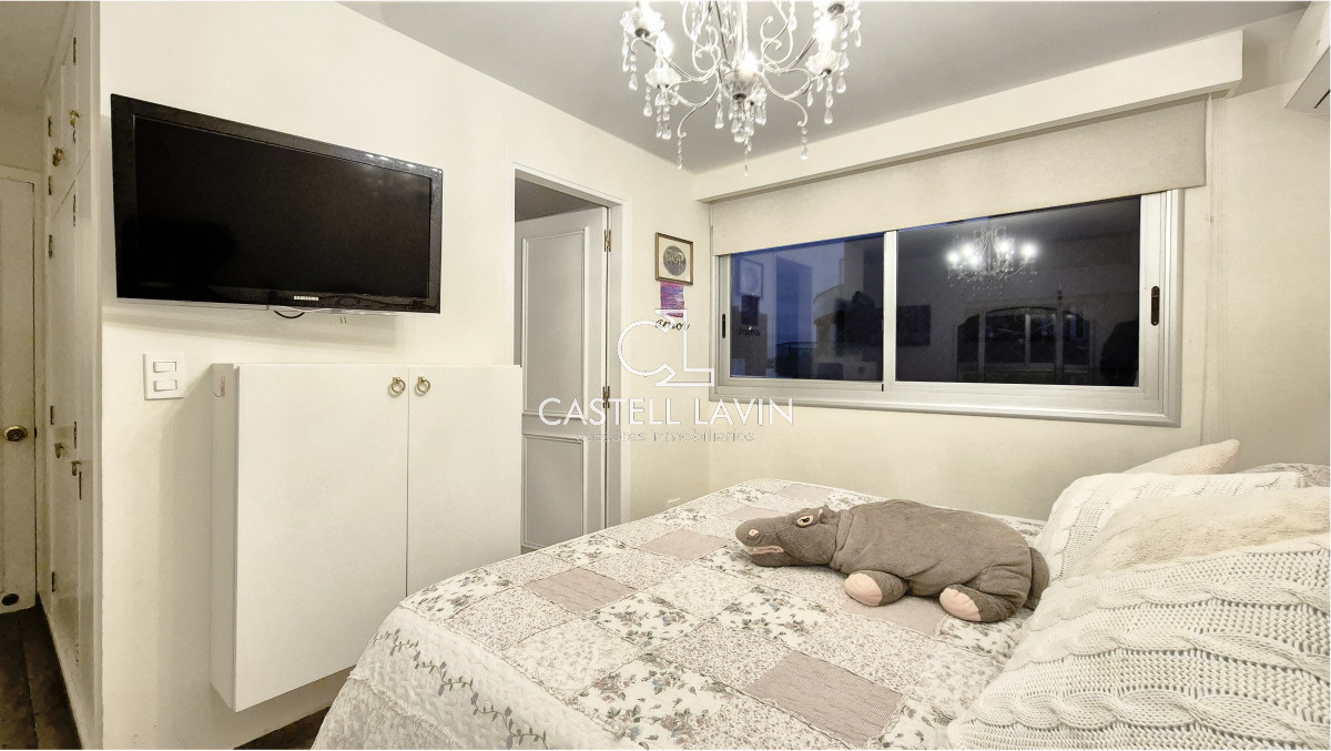 Apartamento ID.13 - Venta Oportunidad 5 Dormitorios Frente al  Puerto Punta del Este 