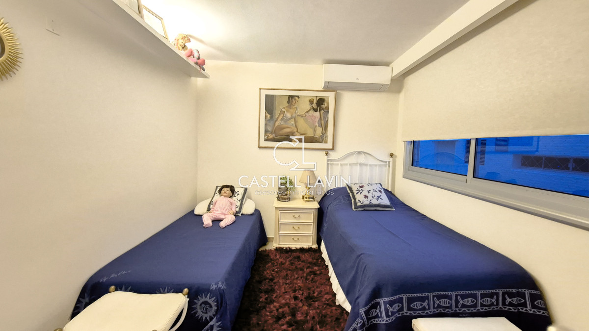 Apartamento ID.13 - Venta Oportunidad 5 Dormitorios Frente al  Puerto Punta del Este 
