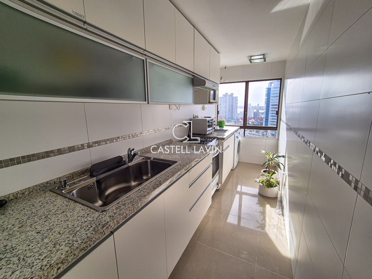 Apartamento ID.737 - Venta Apartamento 4 Dormitorios con Vista al Mar Parquemar Center Playa Brava Punta del Este
