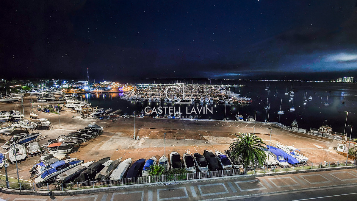 Apartamento ID.13 - Venta Oportunidad 5 Dormitorios Frente al  Puerto Punta del Este 
