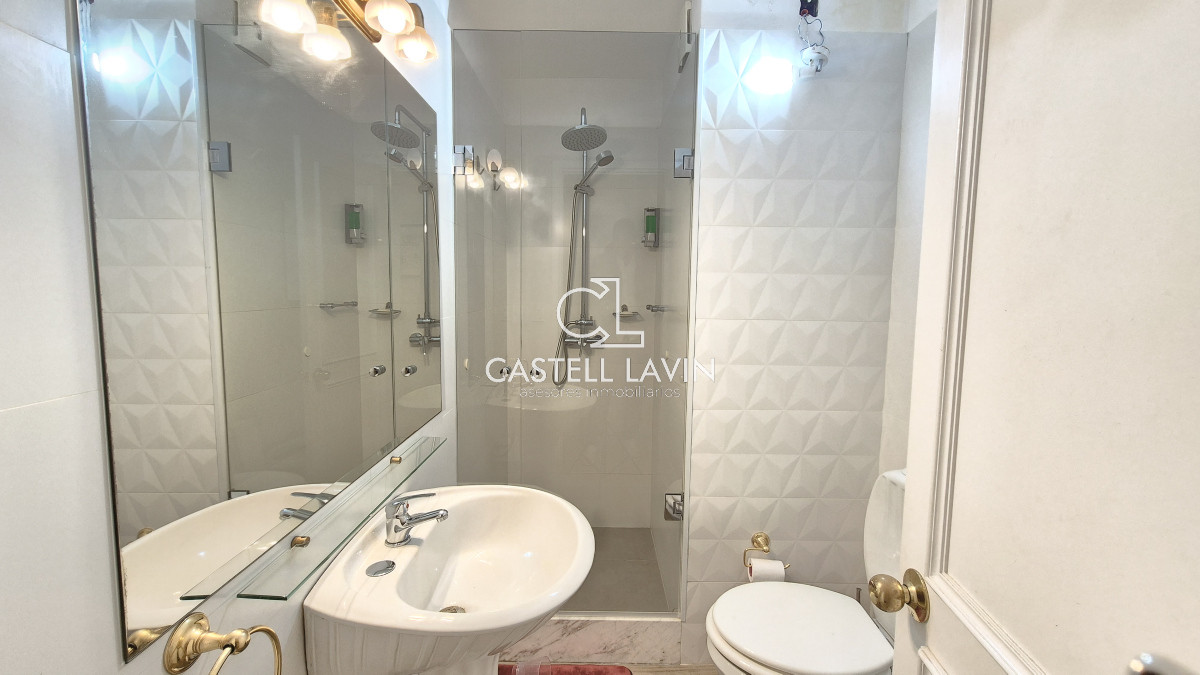 Apartamento ID.13 - Venta Oportunidad 5 Dormitorios Frente al  Puerto Punta del Este 