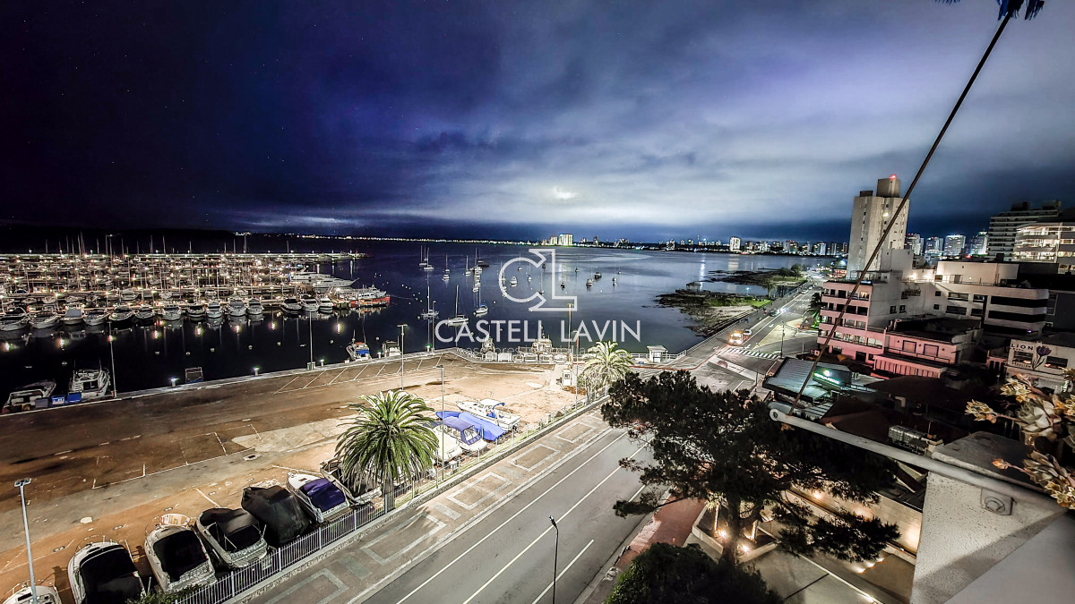 Apartamento ID.13 - Venta Oportunidad 5 Dormitorios Frente al  Puerto Punta del Este 