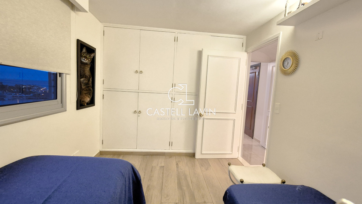 Apartamento ID.13 - Venta Oportunidad 5 Dormitorios Frente al  Puerto Punta del Este 