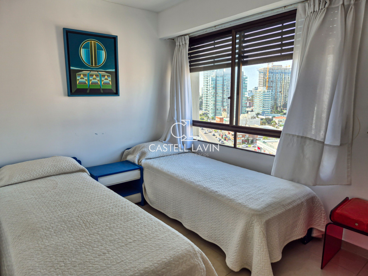 Apartamento ID.737 - Venta Apartamento 4 Dormitorios con Vista al Mar Parquemar Center Playa Brava Punta del Este