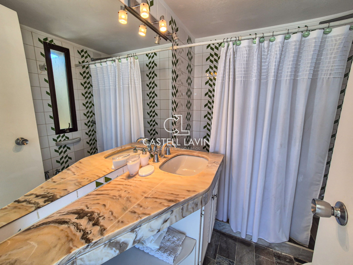 Apartamento ID.823 - Venta Apartamento 3 Dormitorios Frente a la Playa Brava Punta del Este