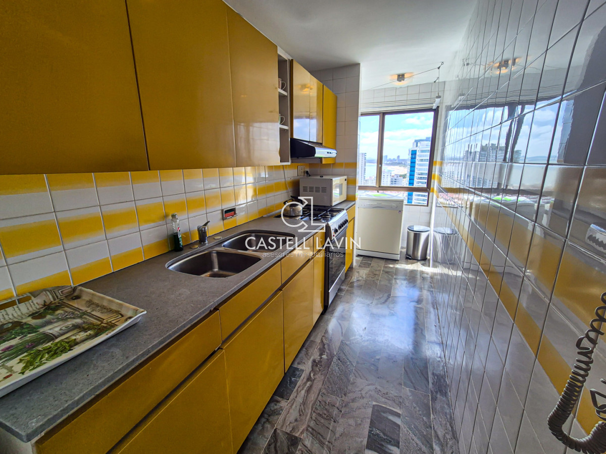 Apartamento ID.823 - Venta Apartamento 3 Dormitorios Frente a la Playa Brava Punta del Este