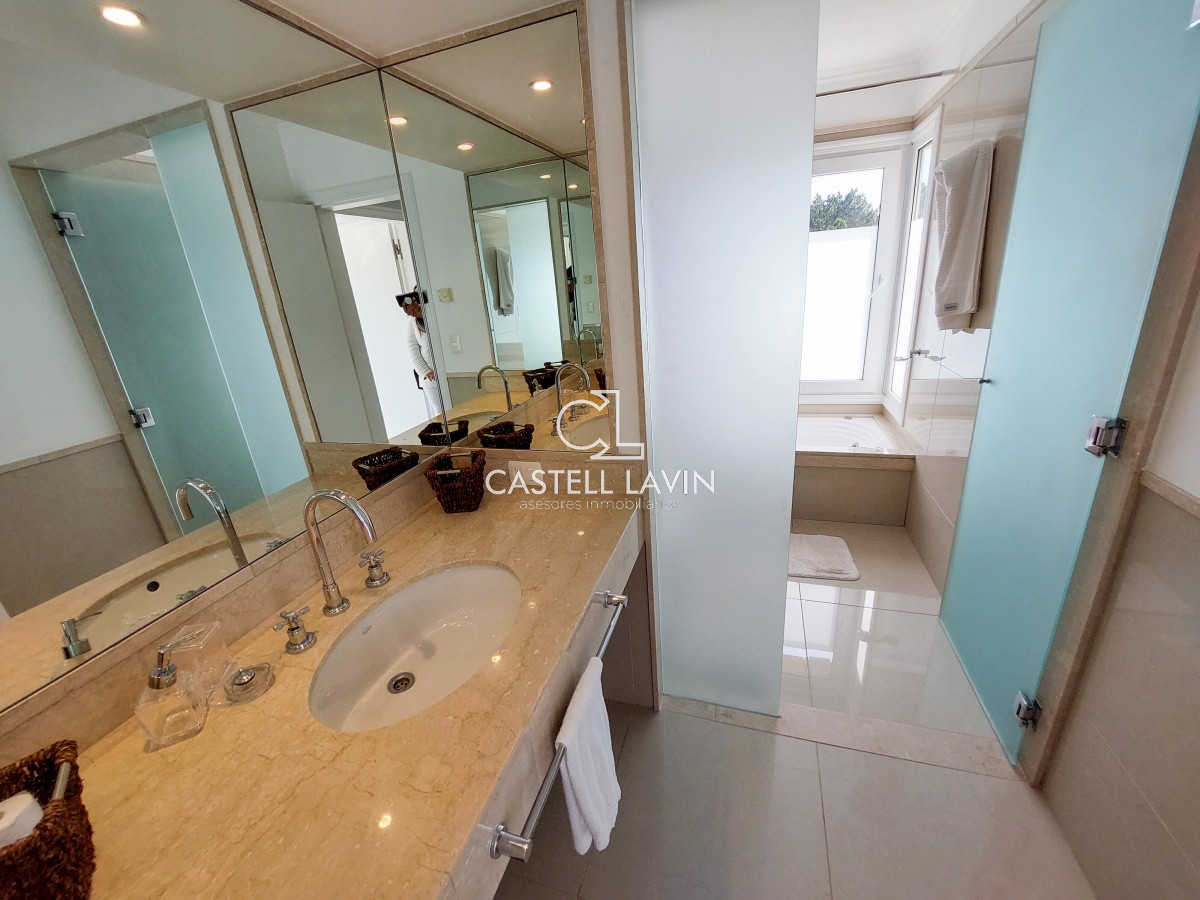 Apartamento ID.43 - Venta Apartamento 2 Dormitorios en Veramansa Playa Mansa Punta del Este