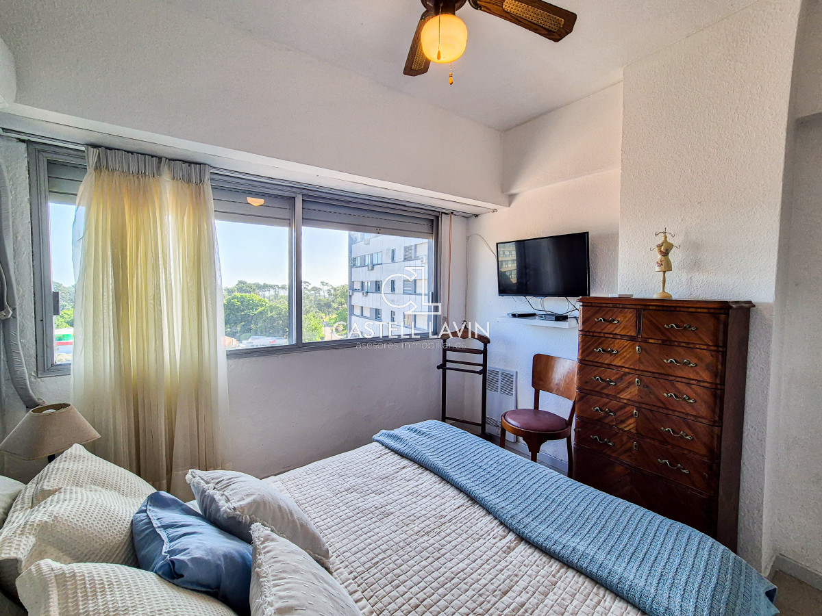 Apartamento ID.104 - Alquiler Anual Apartamento 2 Dormitorios con Piscina Roosevelt Punta del Este