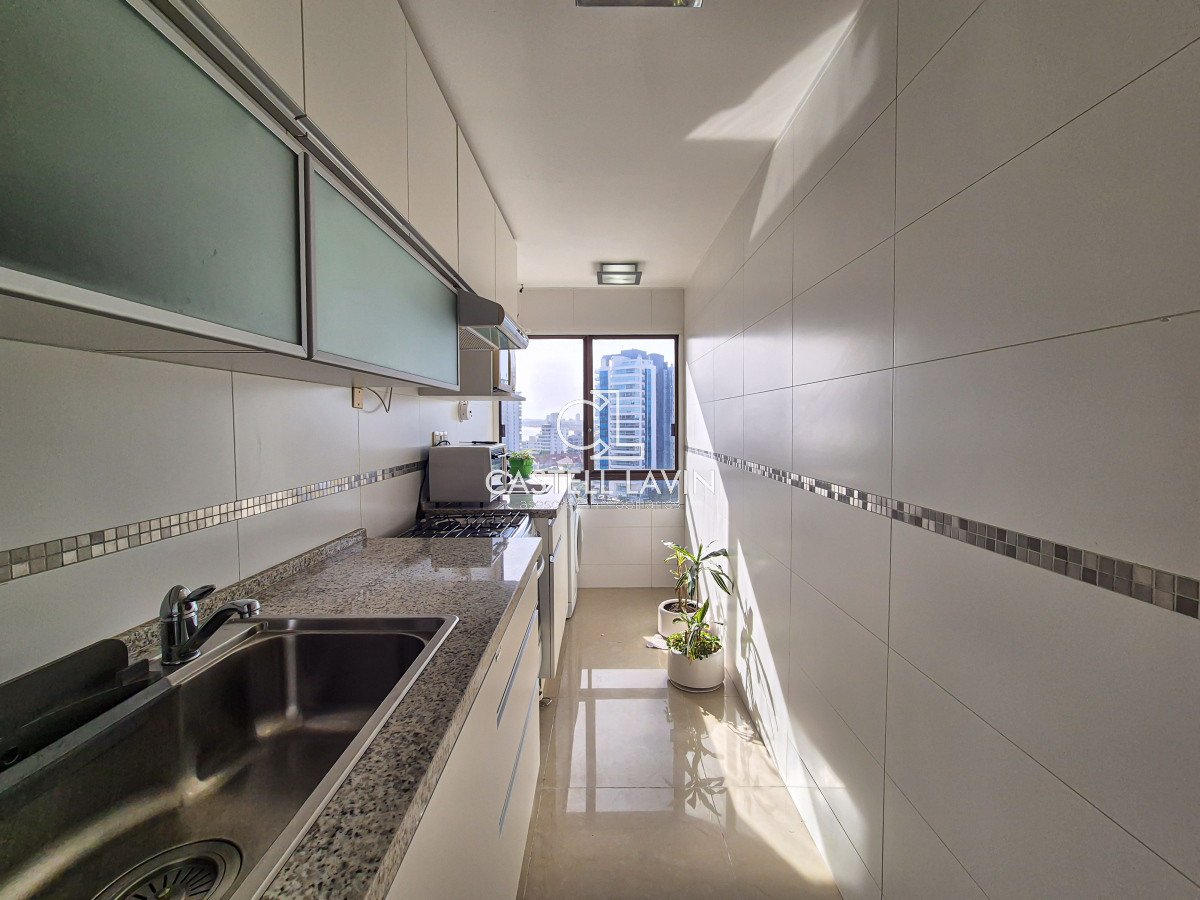 Apartamento ID.737 - Venta Apartamento 4 Dormitorios con Vista al Mar Parquemar Center Playa Brava Punta del Este