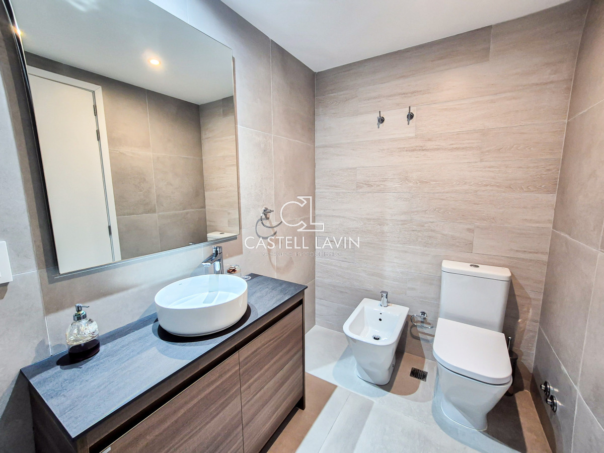 Apartamento ID.84 - Venta Apartamento 2 Dormitorios frente al Mar Mansa Punta del Este