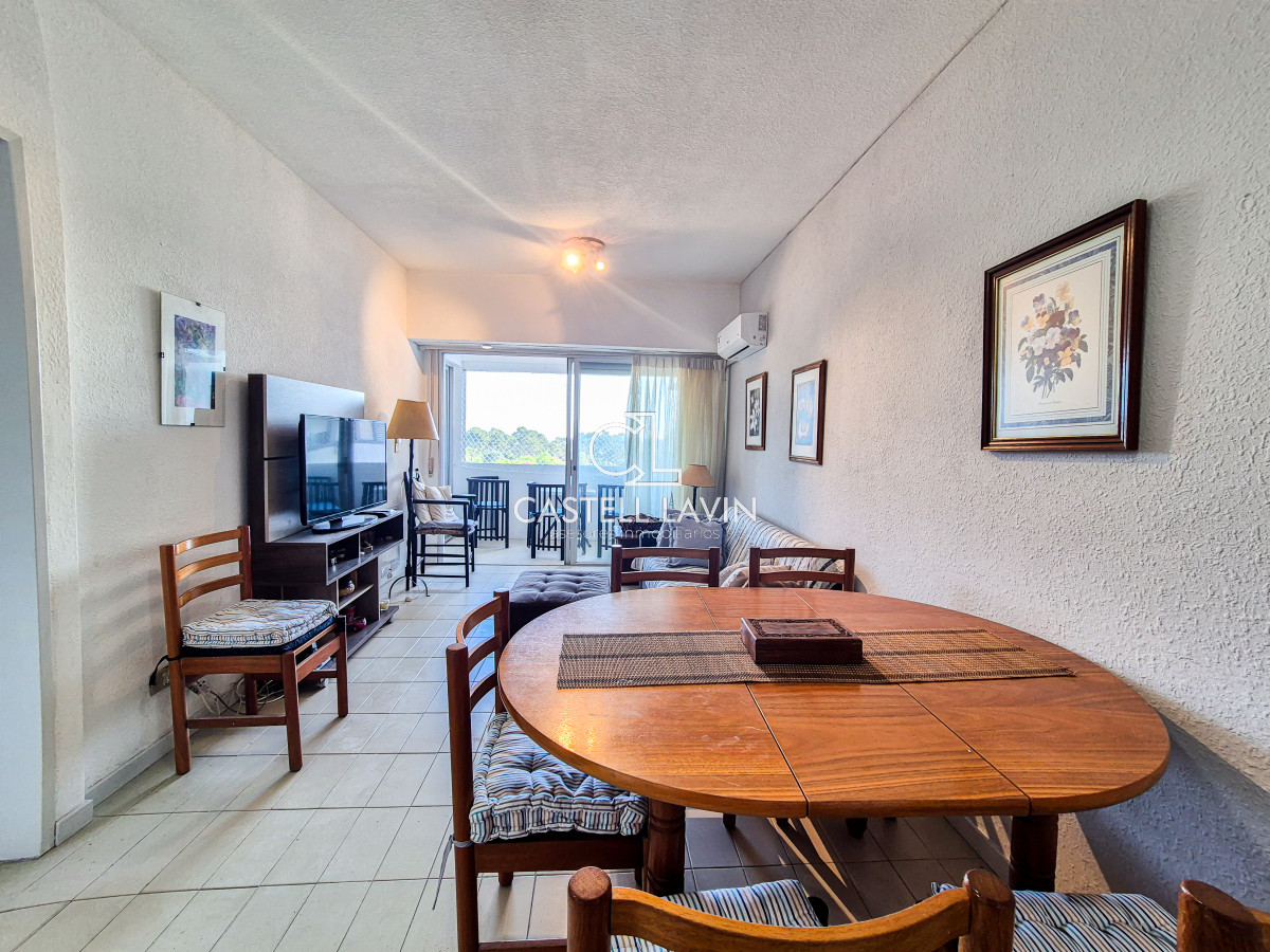 Apartamento ID.104 - Alquiler Anual Apartamento 2 Dormitorios con Piscina Roosevelt Punta del Este