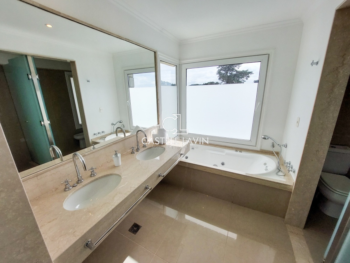Apartamento ID.41 - Venta PentHouse Con Piscina Propia Playa Mansa Punta del Este