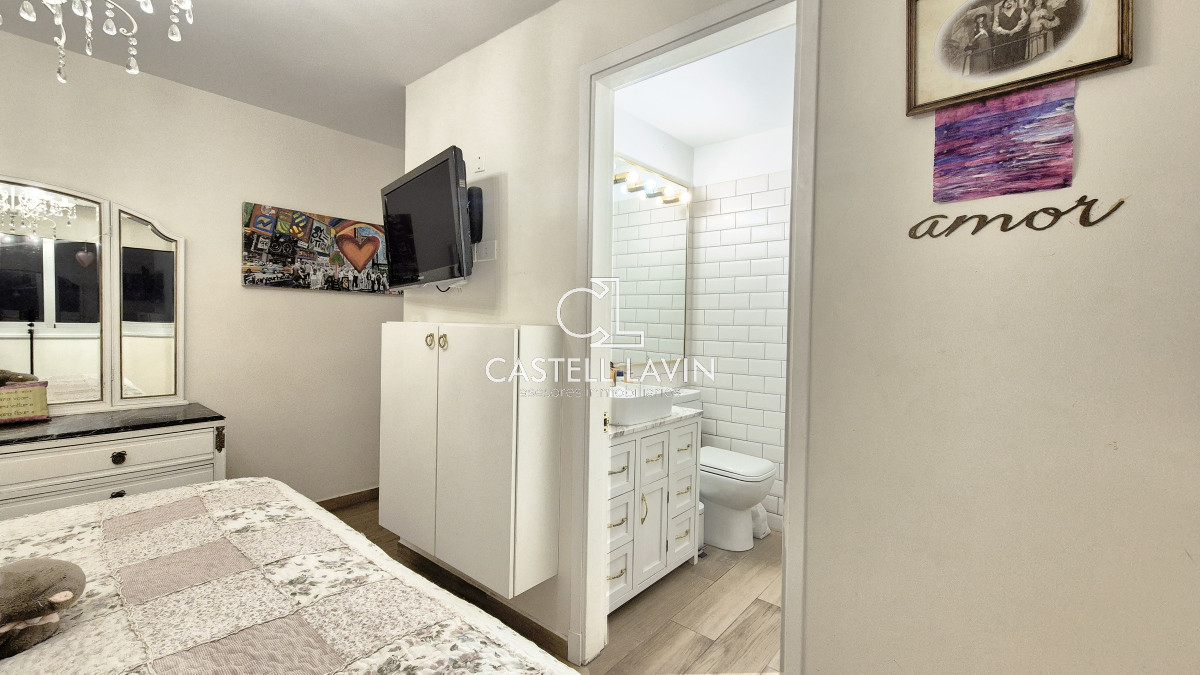 Apartamento ID.13 - Venta Oportunidad 5 Dormitorios Frente al  Puerto Punta del Este 