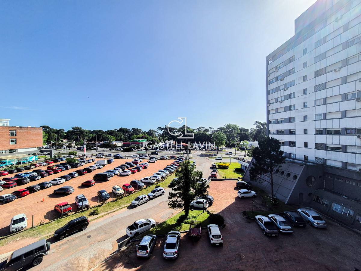 Apartamento ID.105 - Venta Apartamento 2 Dormitorios con Piscina Roosevelt Punta del Este