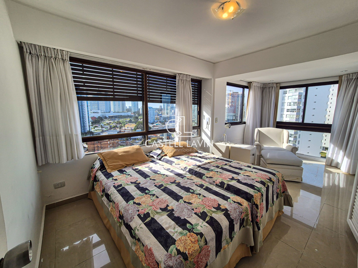 Apartamento ID.737 - Venta Apartamento 4 Dormitorios con Vista al Mar Parquemar Center Playa Brava Punta del Este
