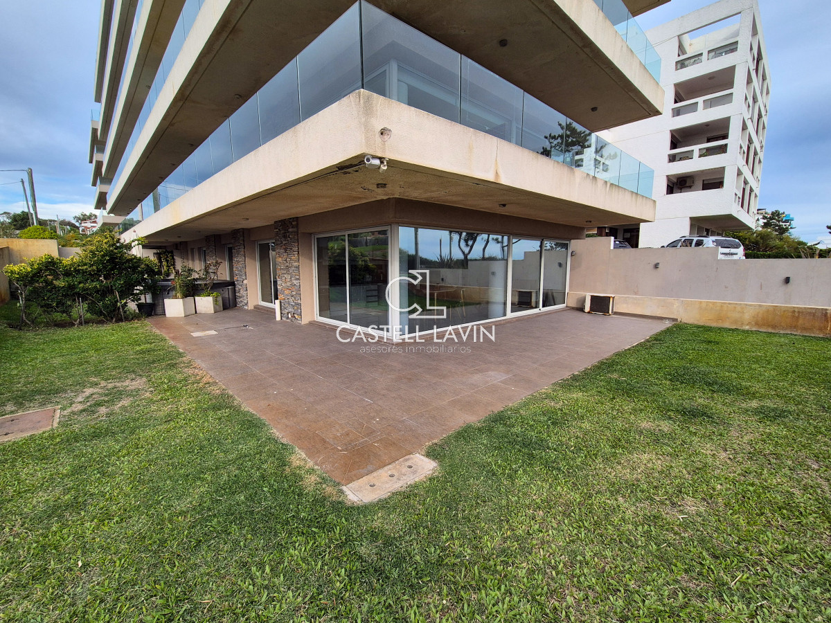 Apartamento ID.336 - Alquiler Anual Apartamento 1 Dormitorios en Primera Línea Mansa Punta del Este
