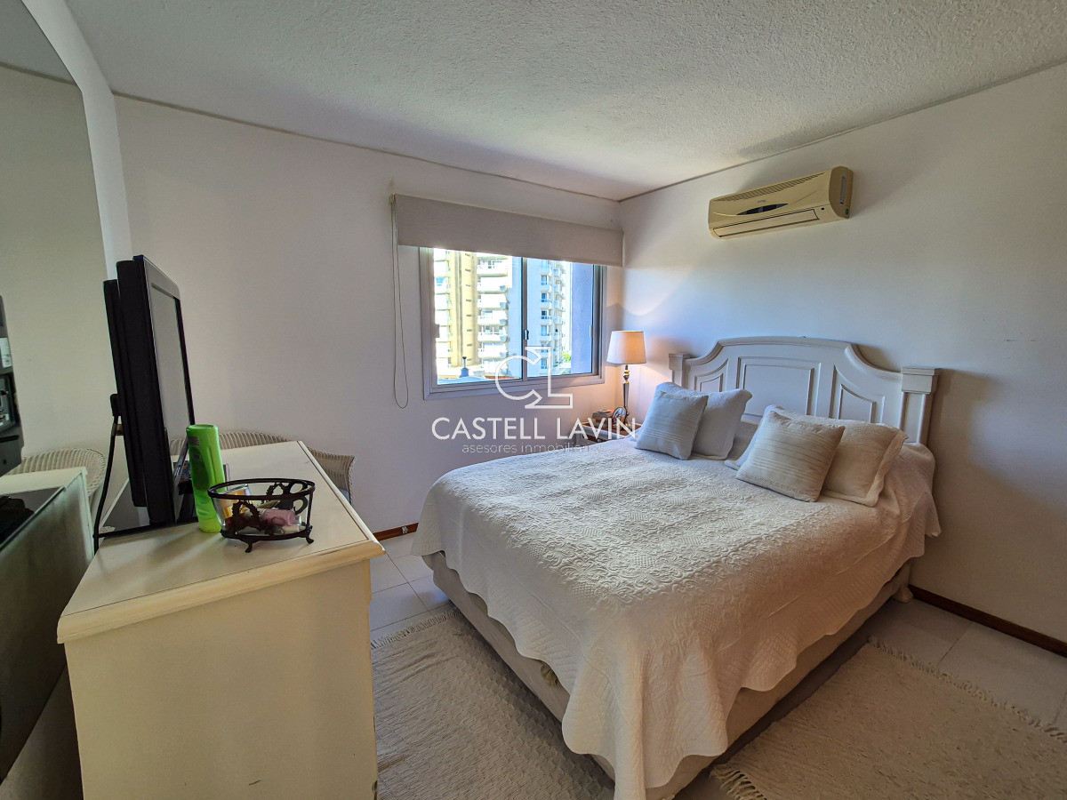 Apartamento ID.747 - Venta Apartamento 2 Dormitorios y Servicio edificio Scorpio Playa Brava Punta del Este