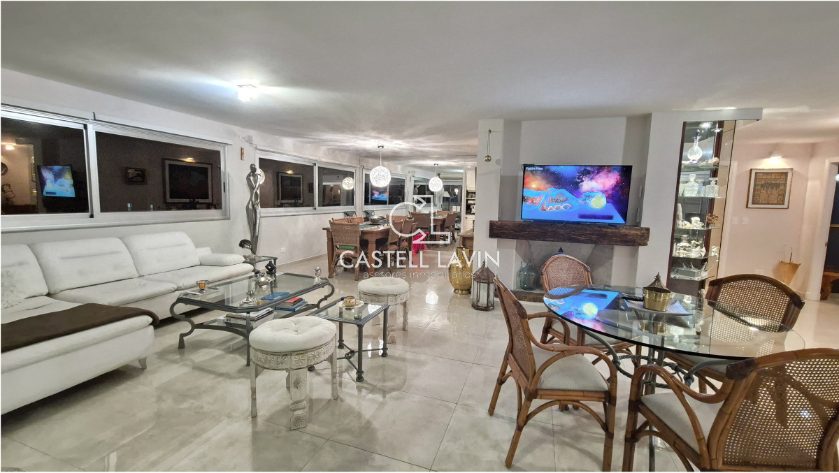 Apartamento ID.13 - Venta Oportunidad 5 Dormitorios Frente al  Puerto Punta del Este 