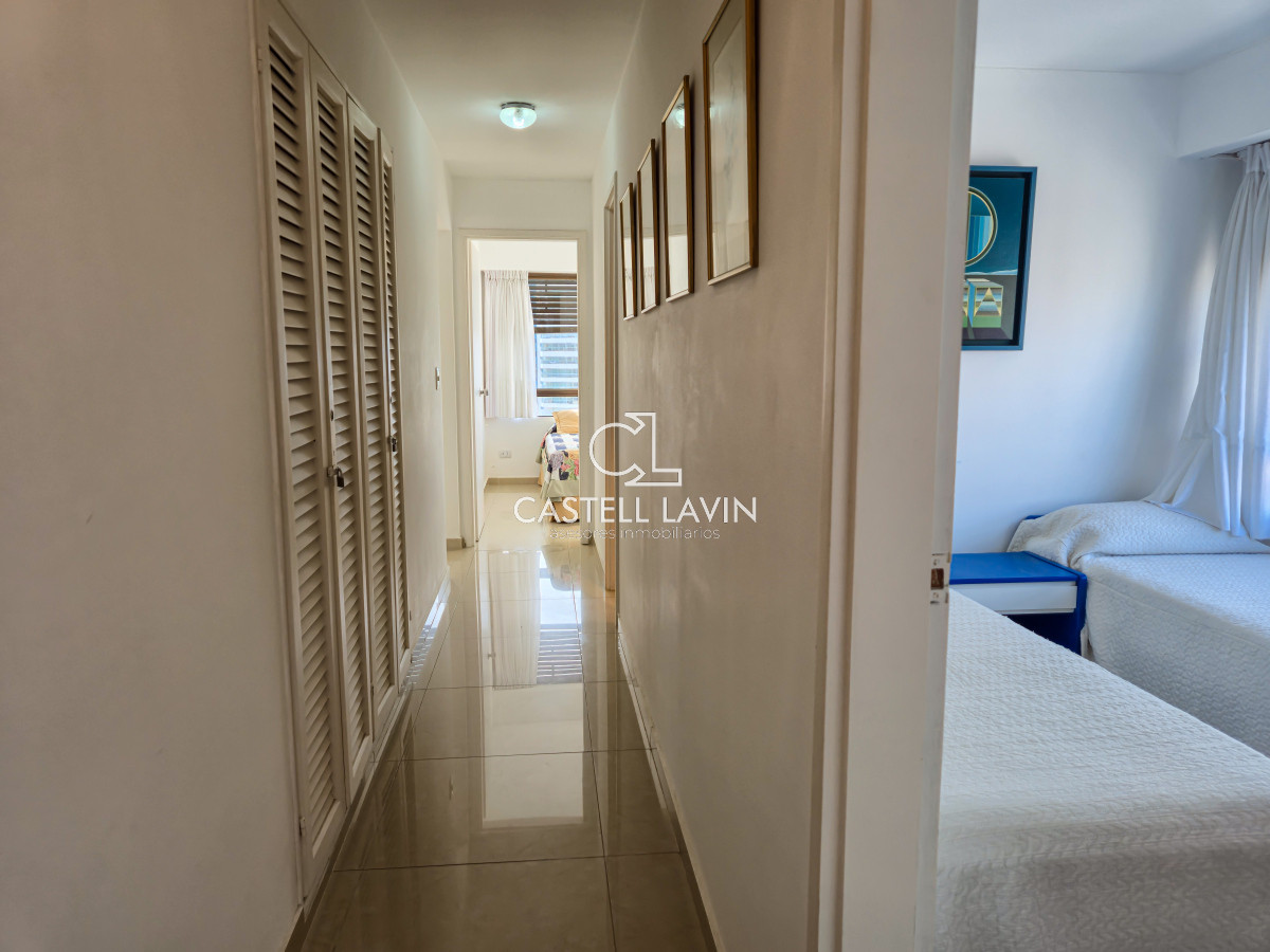 Apartamento ID.737 - Venta Apartamento 4 Dormitorios con Vista al Mar Parquemar Center Playa Brava Punta del Este