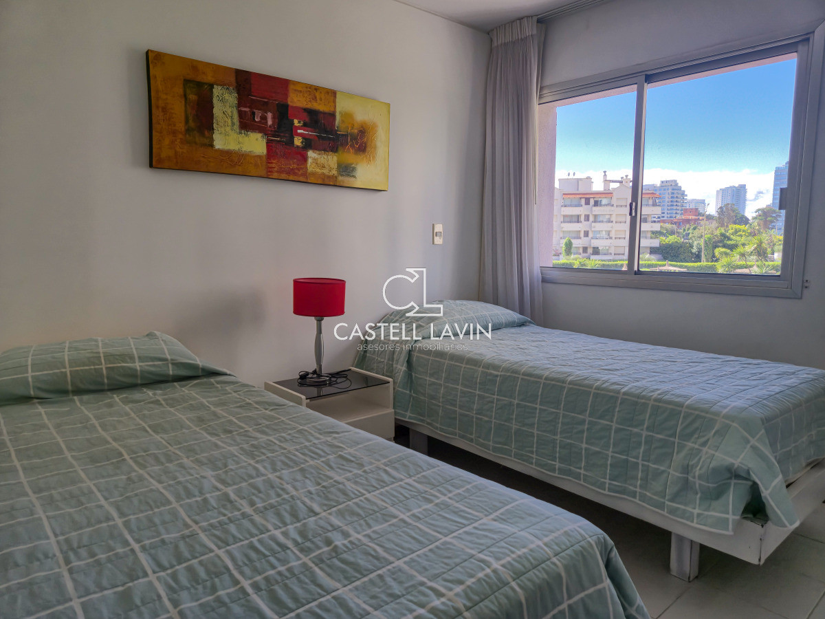 Apartamento ID.748 - Venta Apartamento 2 Dormitorios y Servicio edificio Scorpio Playa Brava Punta del Este