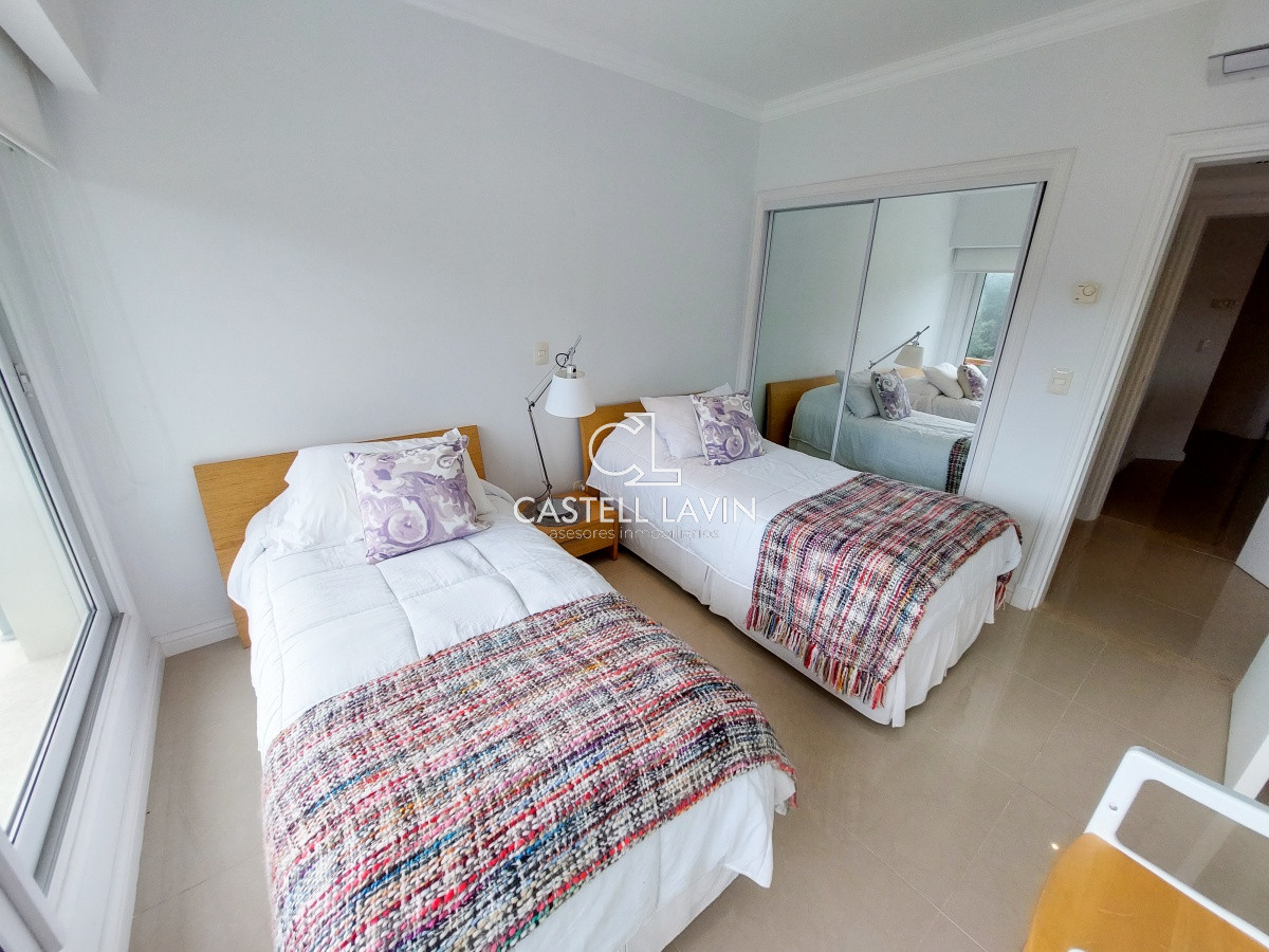 Apartamento ID.44 - Venta Duplex 3 dormitorios en Veramansa Playa Mansa Punta del Este