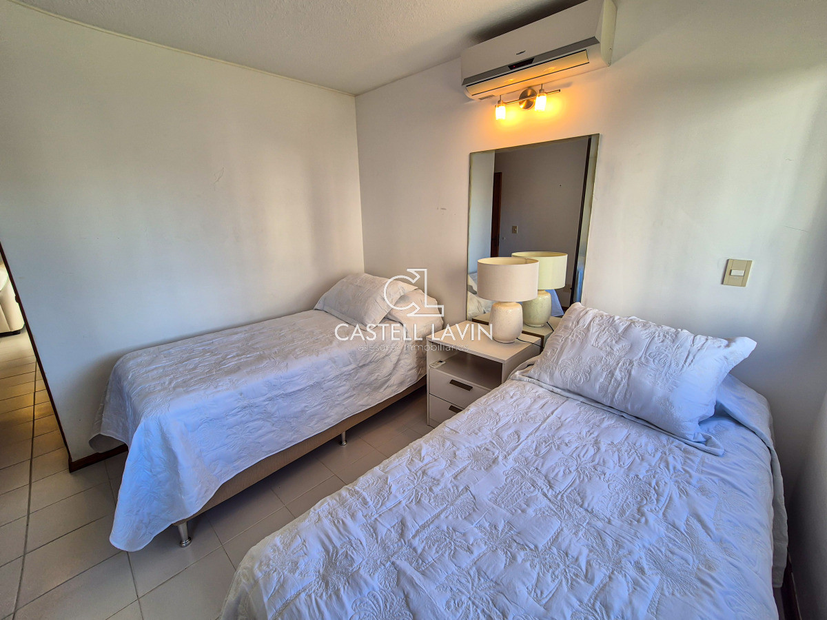 Apartamento ID.747 - Venta Apartamento 2 Dormitorios y Servicio edificio Scorpio Playa Brava Punta del Este