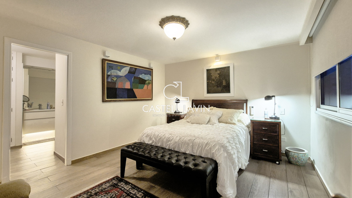 Apartamento ID.13 - Venta Oportunidad 5 Dormitorios Frente al  Puerto Punta del Este 