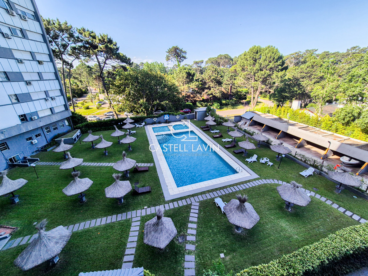 Apartamento ID.104 - Alquiler Anual Apartamento 2 Dormitorios con Piscina Roosevelt Punta del Este