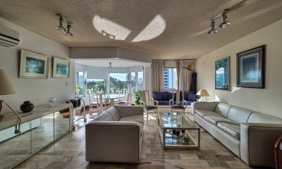 Venta Apartamento 3 Dormitorios Roosevelt Center Punta del Este