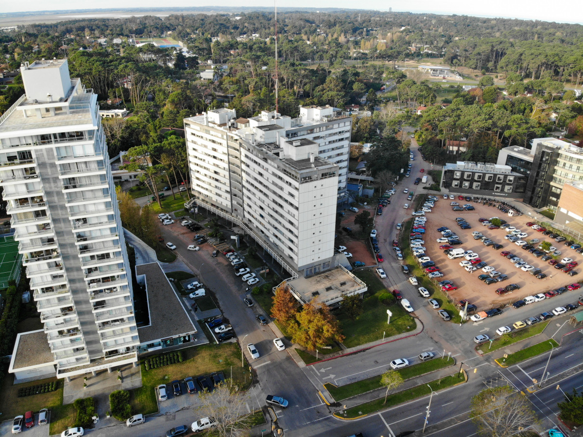 Venta Apartamento 1 Dormitorios con Piscina Roosevelt Punta del Este