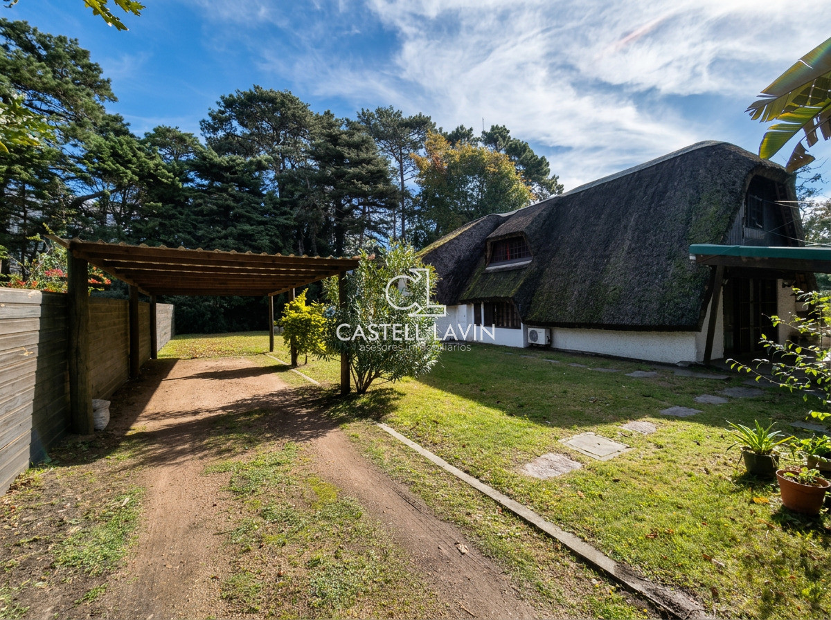 Casa ID.1169 - Alquiler Anual Casa 3 Dormitorios Cantegril Punta del Este
