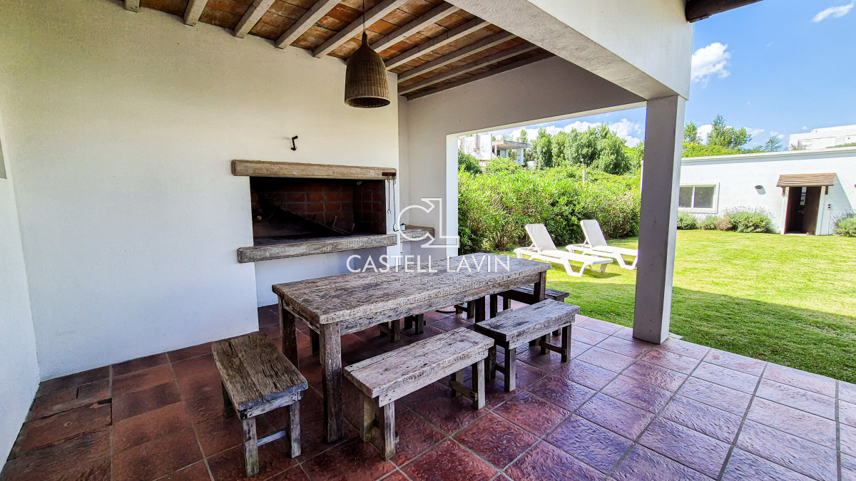 Casa ID.82 - Alquiler Temporal Casa 5 Dormitorios a pasos del mar Montoya La Barra