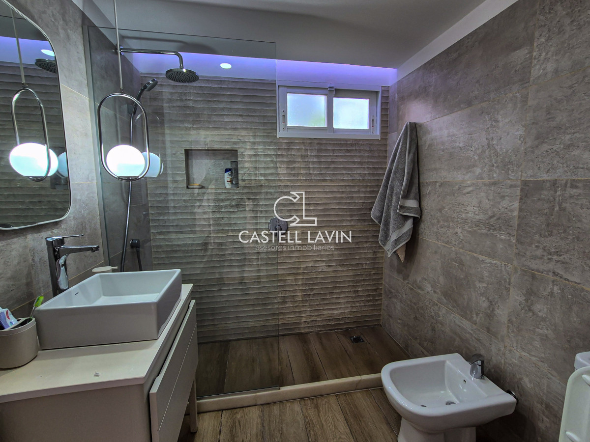 Casa ID.54 - Alquiler Temporal Casa 4 Dormitorios con Piscina Playa Mansa Punta del Este