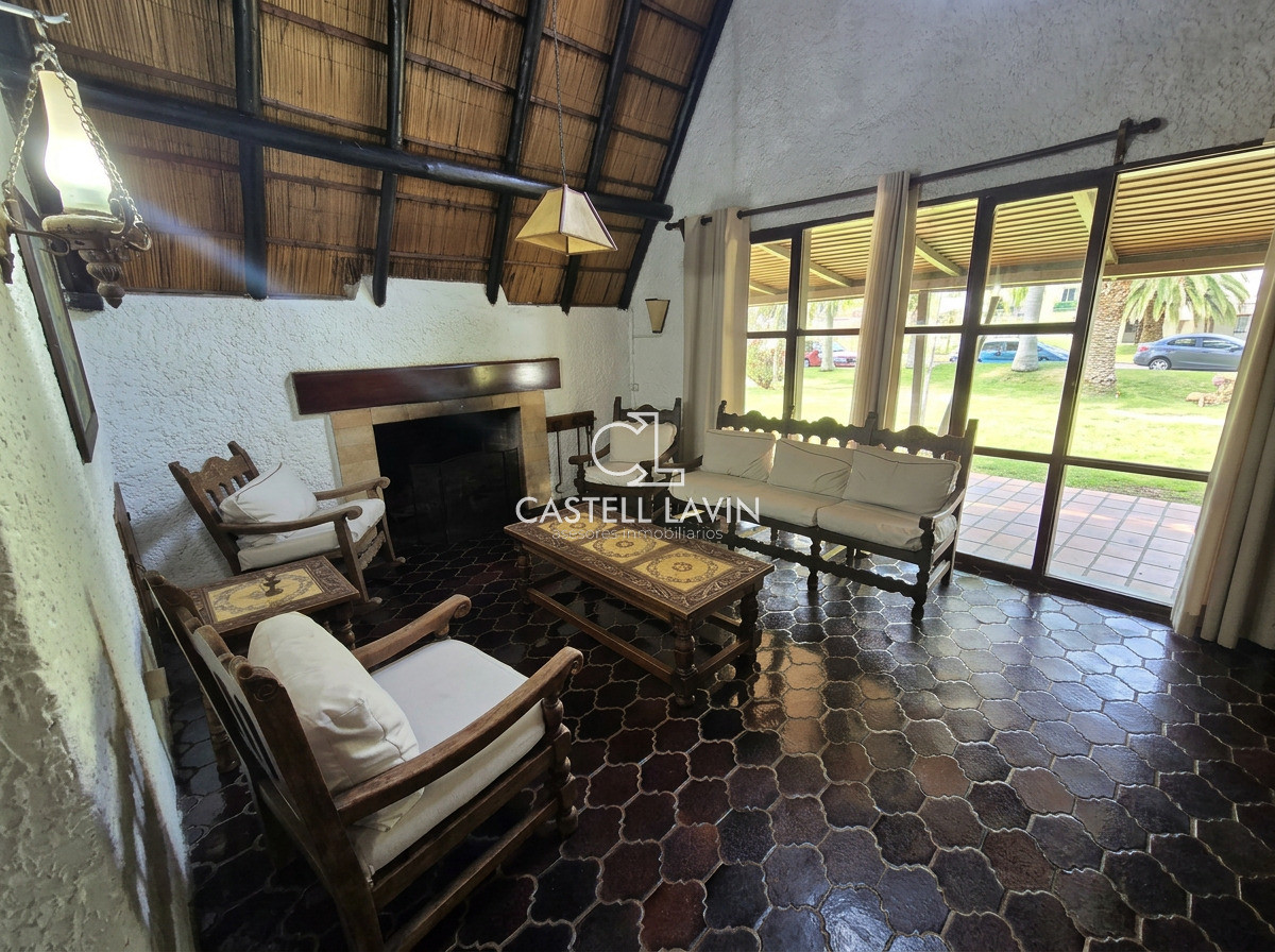 Casa ID.1169 - Alquiler Anual Casa 3 Dormitorios Cantegril Punta del Este