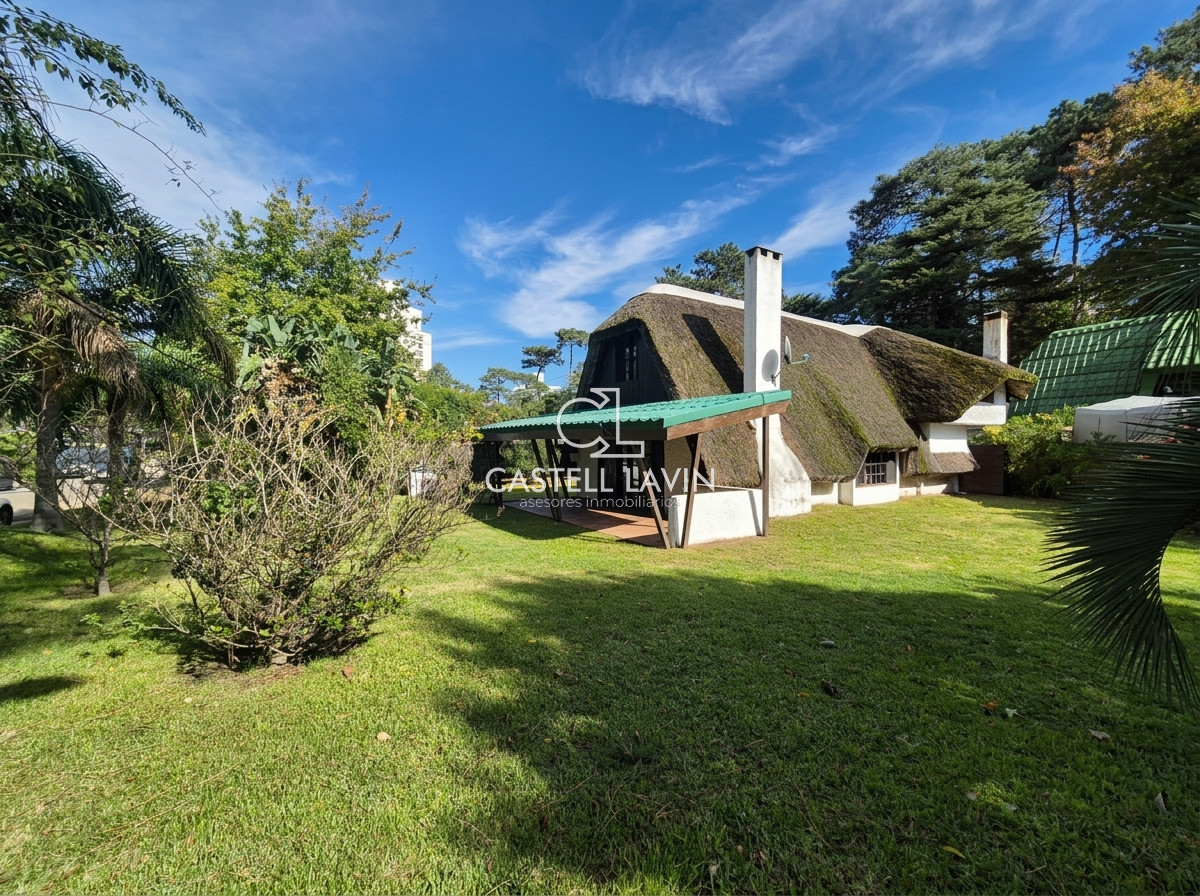 Casa ID.1169 - Alquiler Anual Casa 3 Dormitorios Cantegril Punta del Este