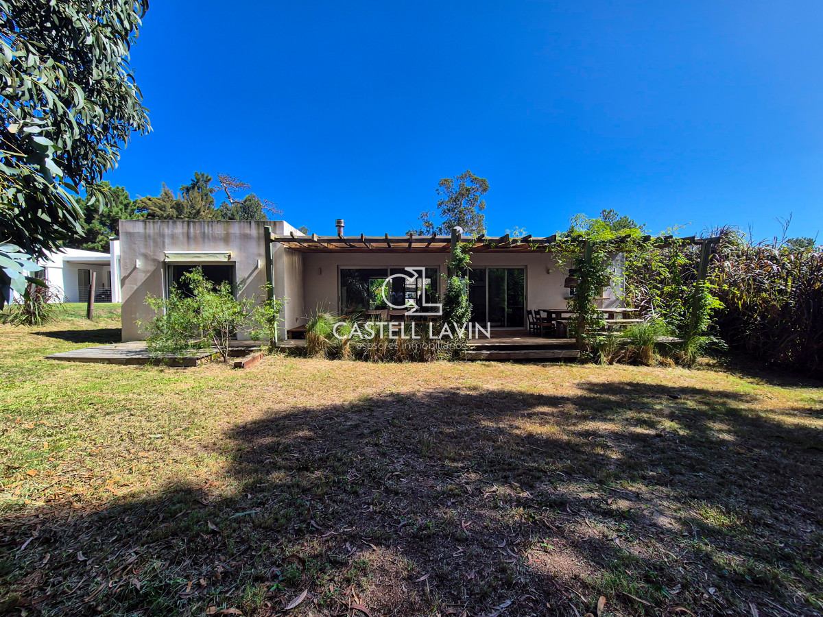 Casa ID.370 - Alquiler Anual Casa 3 Dormitorios Barrio Privado La Residence Punta del Este 