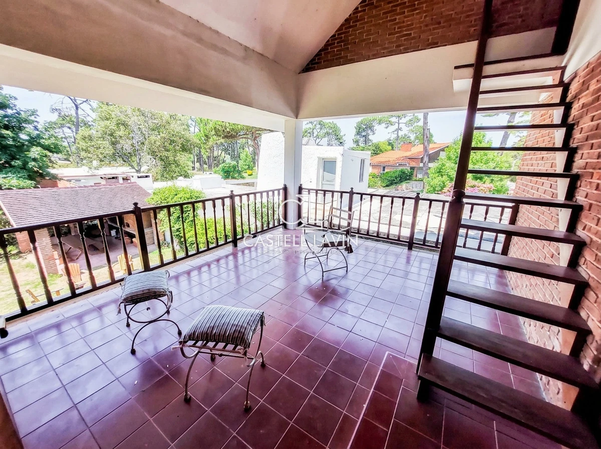 Casa ID.102 - Alquiler Anual Casa 4 Dormitorios Playa Mansa Punta del Este