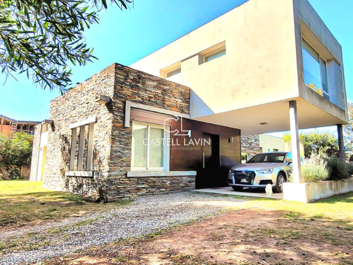 Casa ID.723 - Venta Casa 4 Dormitorios con piscina Marly Punta del Este