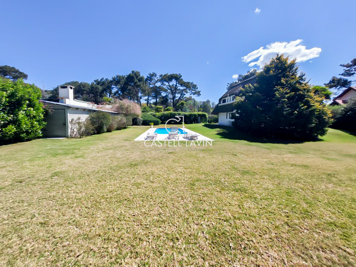 Casa ID.128 - Venta Casa 3 Dormitorios con Piscina Rincón del Indio Punta del Este