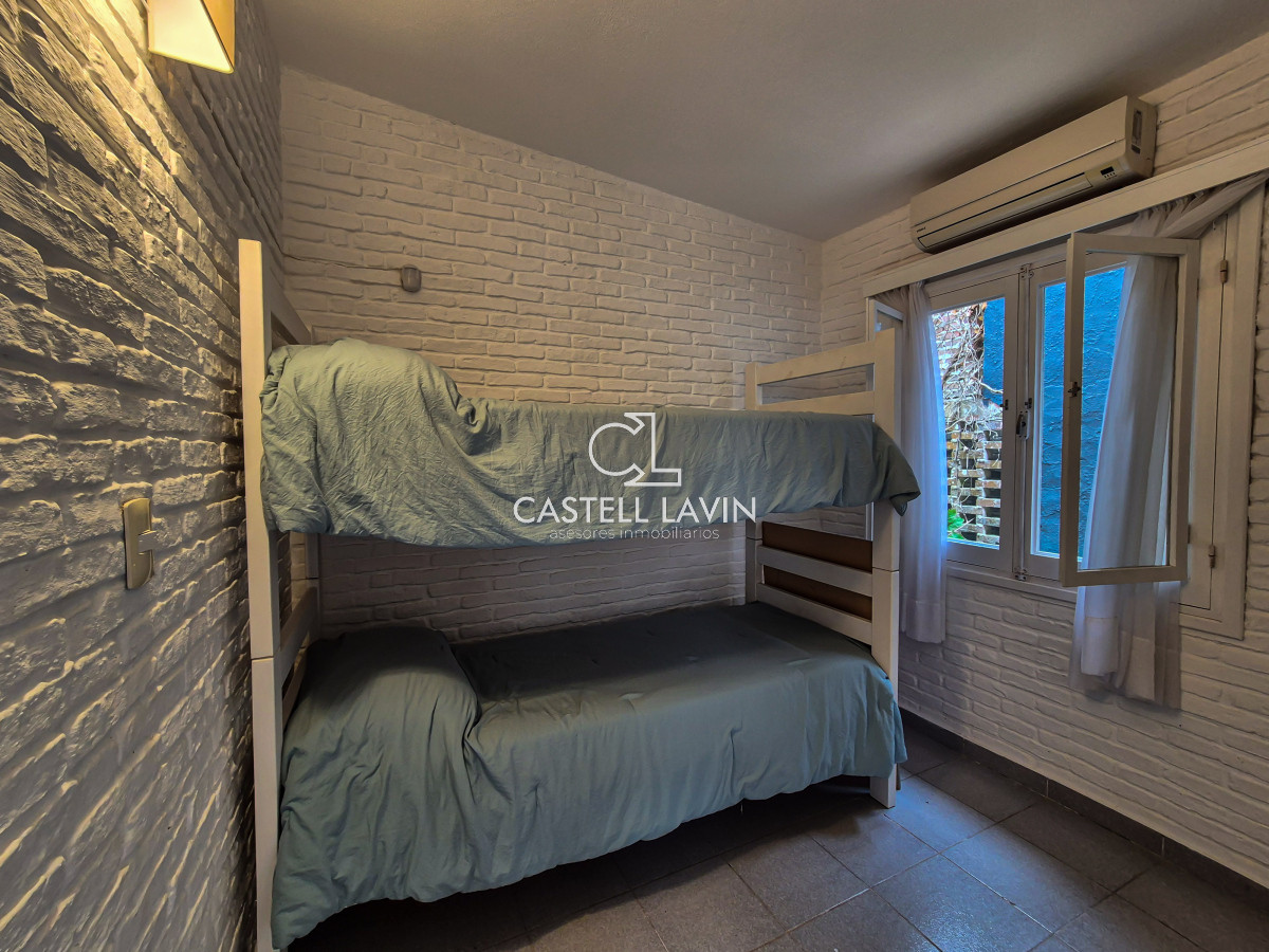 Casa ID.54 - Alquiler Temporal Casa 4 Dormitorios con Piscina Playa Mansa Punta del Este