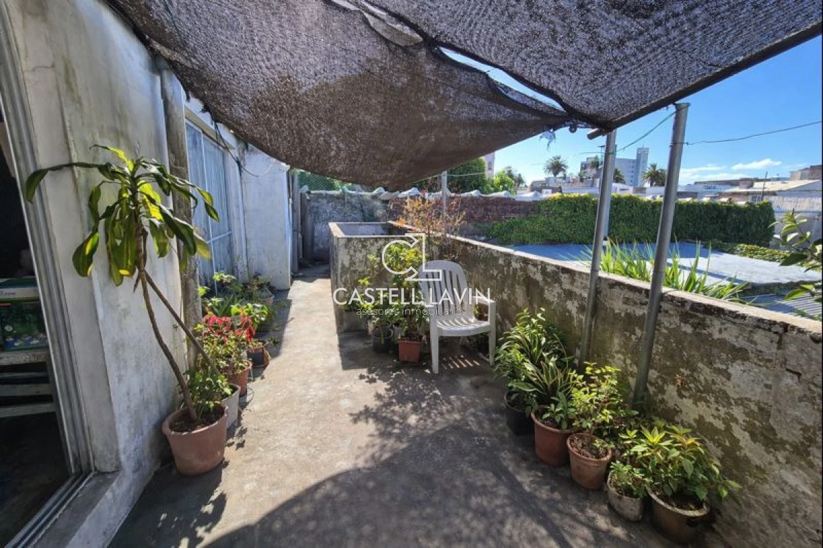 Casa ID.945 - Venta Casa 2 Dormitorios y Local Comercial pleno Centro Maldonado