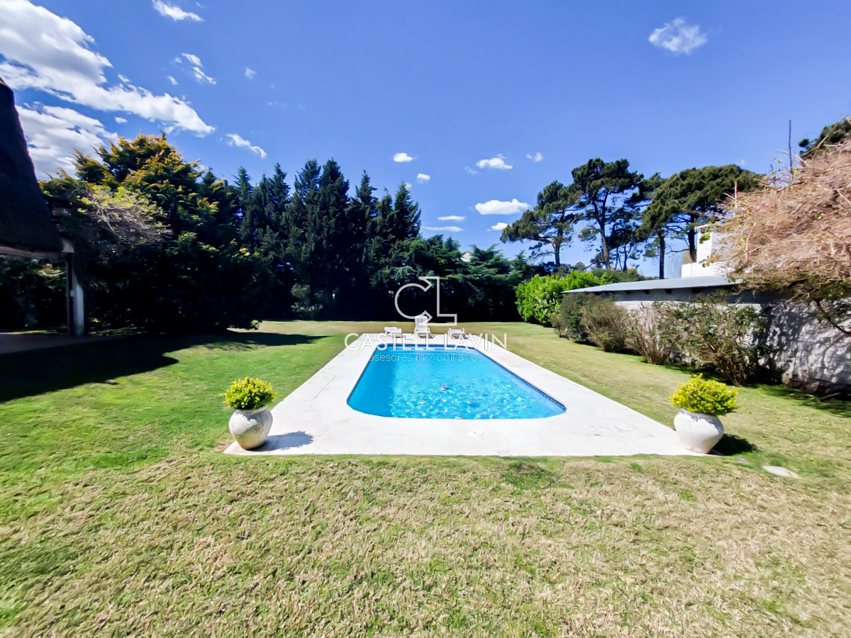 Casa ID.128 - Venta Casa 3 Dormitorios con Piscina Rincón del Indio Punta del Este