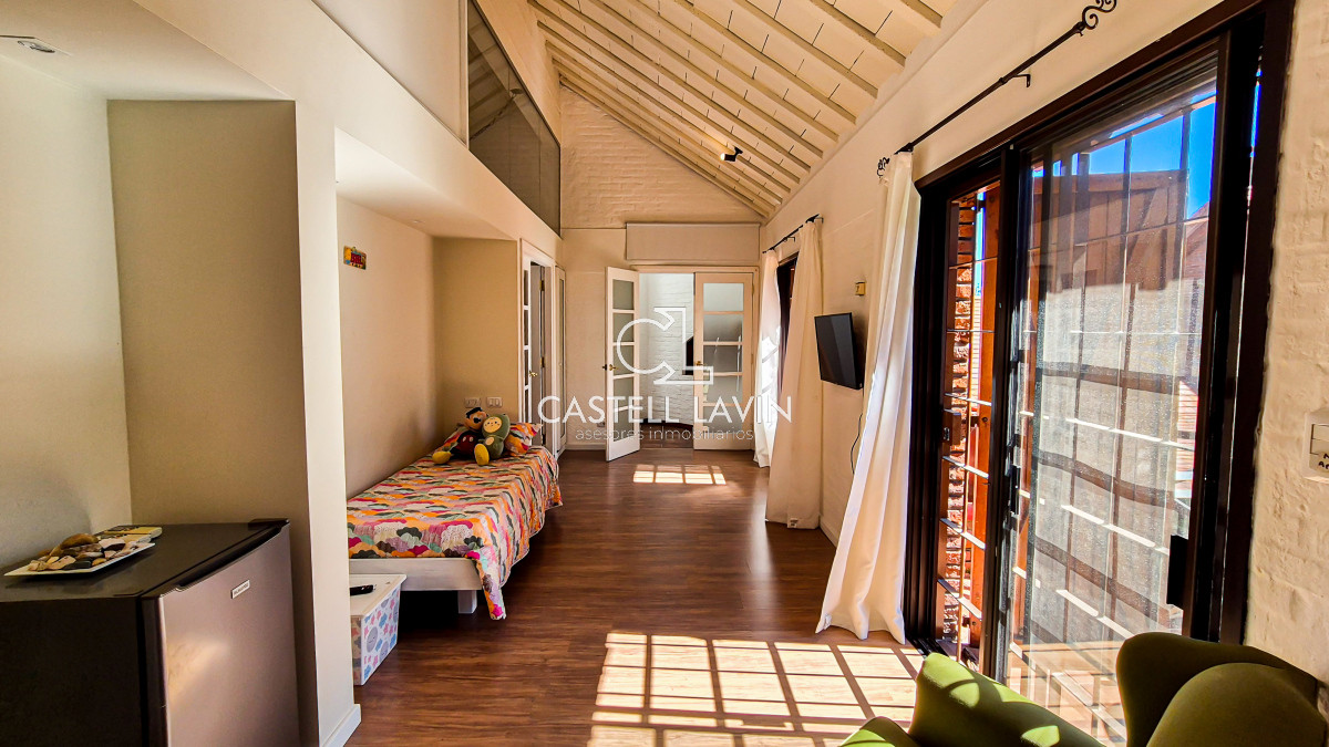 Casa ID.20 - Venta Casa 7 Dormitorios con Piscina Playa Mansa