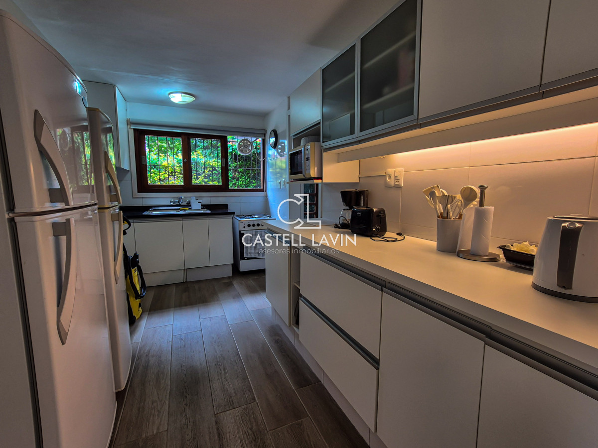 Casa ID.54 - Alquiler Temporal Casa 4 Dormitorios con Piscina Playa Mansa Punta del Este