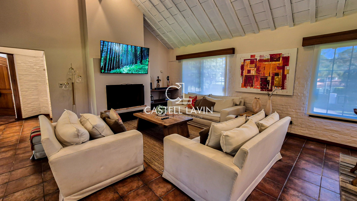 Casa ID.20 - Venta Casa 7 Dormitorios con Piscina Playa Mansa