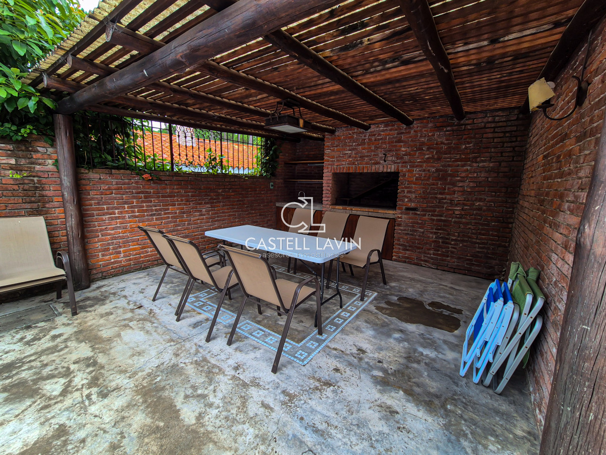 Casa ID.54 - Alquiler Temporal Casa 4 Dormitorios con Piscina Playa Mansa Punta del Este