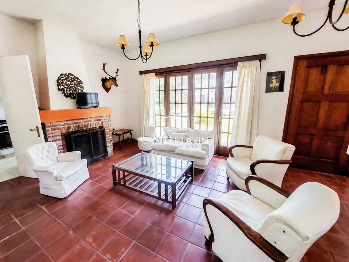Casa ID.102 - Alquiler Anual Casa 4 Dormitorios Playa Mansa Punta del Este