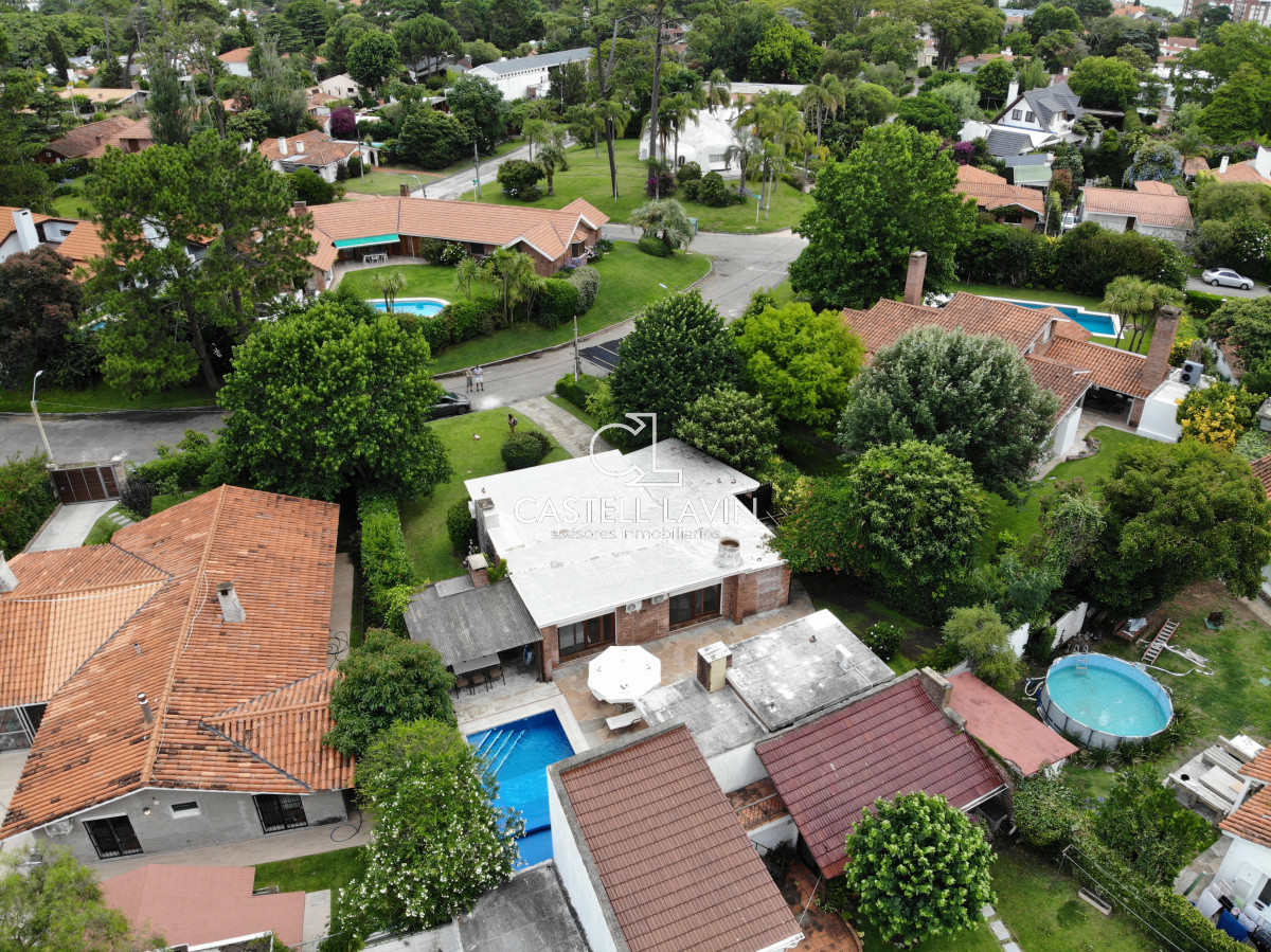 Casa ID.54 - Alquiler Temporal Casa 4 Dormitorios con Piscina Playa Mansa Punta del Este