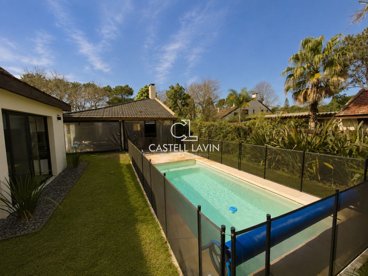 Casa ID.634 - Alquiler Temporal Casa 3 Dormitorios con Piscina Pinares Punta del Este